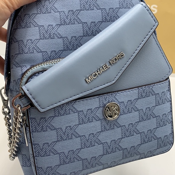 MICHAEL KORS
Maisie Extra-Small Pebbled Leather 2-in-1 Backpack
Pale Blue
NWT - Picture 7 of 16